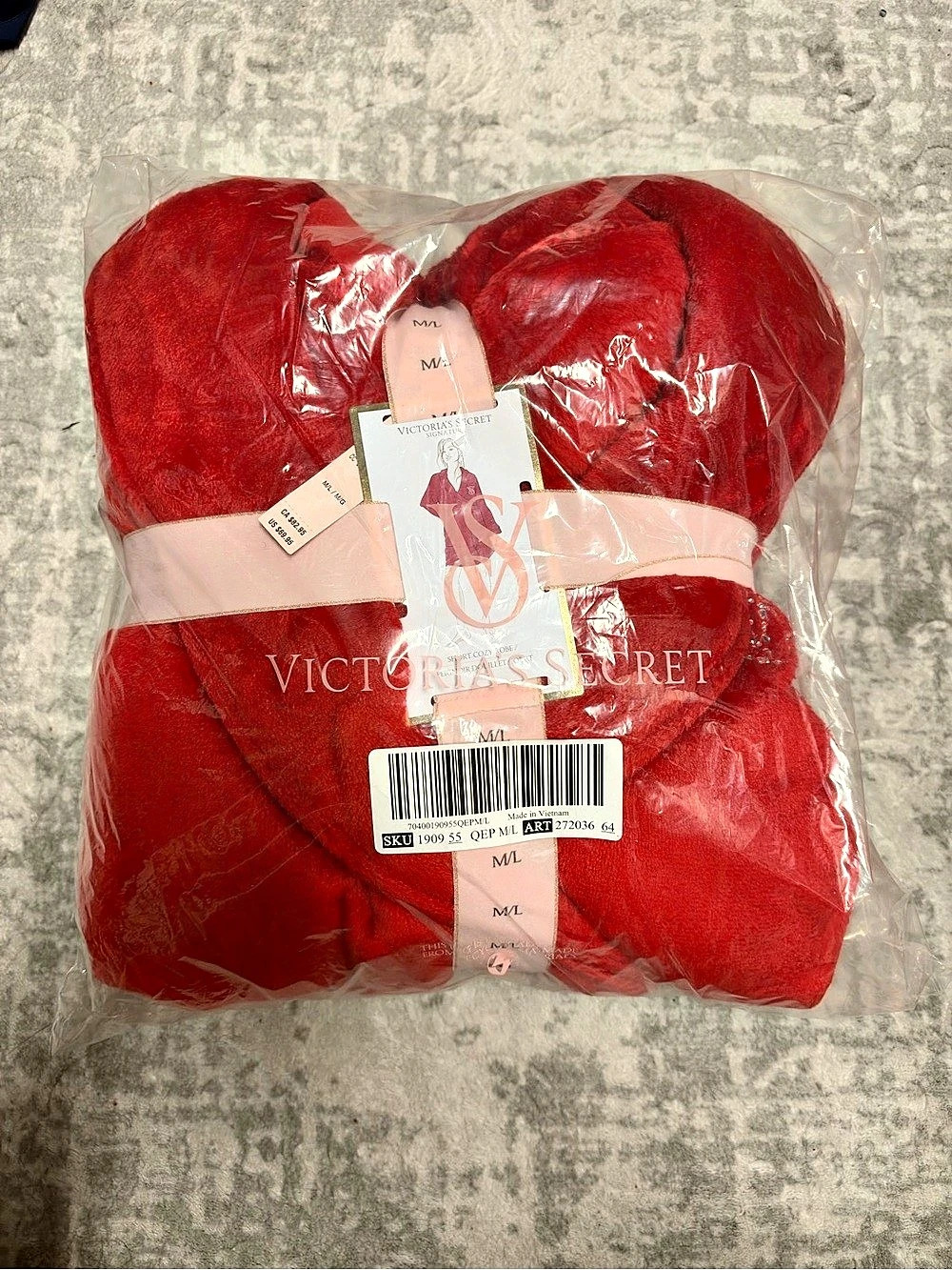 Victoria's Secret Signature Red Plush Robe M/L NWT
